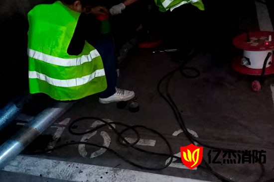 如何选择消防攚w公?